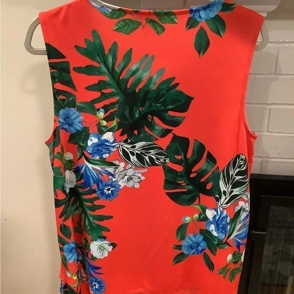 #32 Gorgeous Vince Camuto Red Floral Sleeveless Top Sz Large - Picture 9 of 10